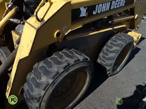 Key Specifications: This skid steer loader boasts a Series 220 engine made by 2240, with 4 cylinders. . John deere 7775 problems